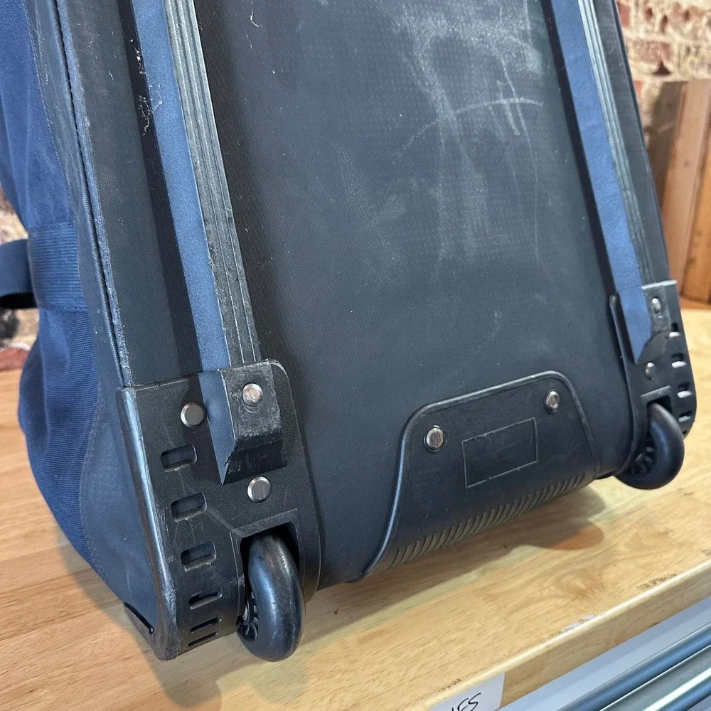 Nike USA Basketball Rolling Duffle Luggage Large Wheeled Travel Bag Blue